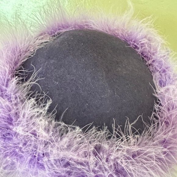 REFINED 1940s' PURPLE FELT CAP WITH LAVENDER FEATHER TRIM - Picture 7 of 12